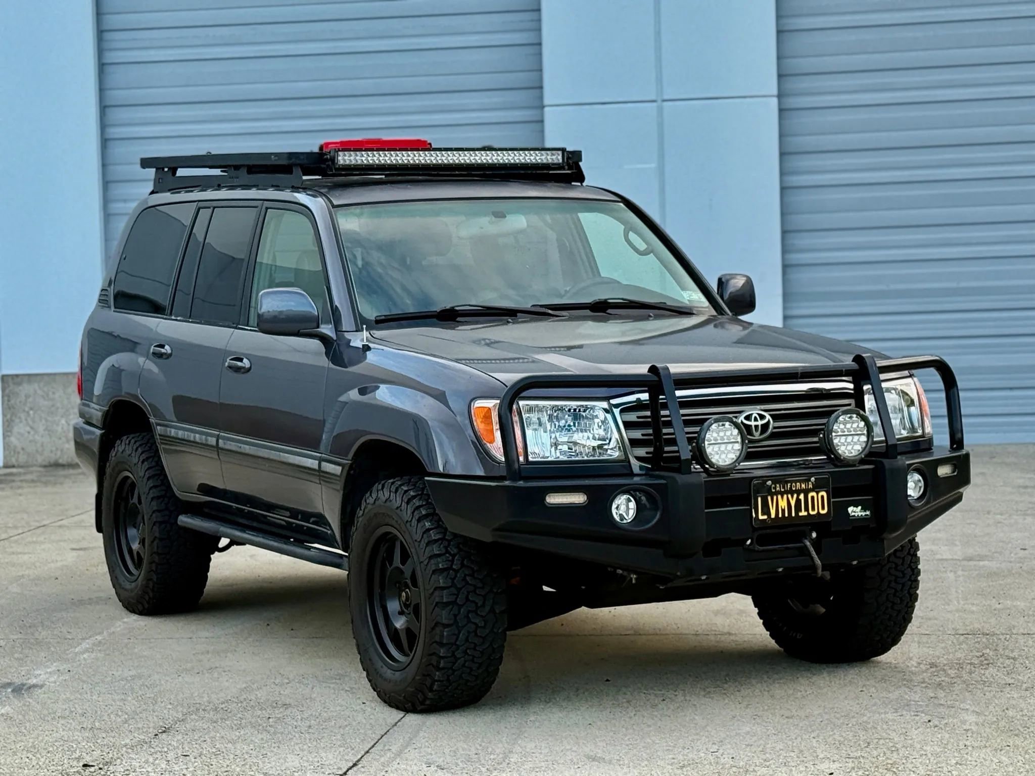 Used 2004 Toyota Land Cruiser image 1