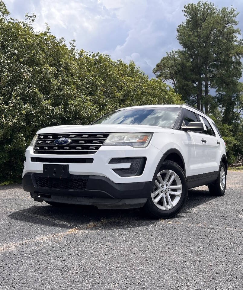 Used 2017 Ford Explorer 4WD image 2
