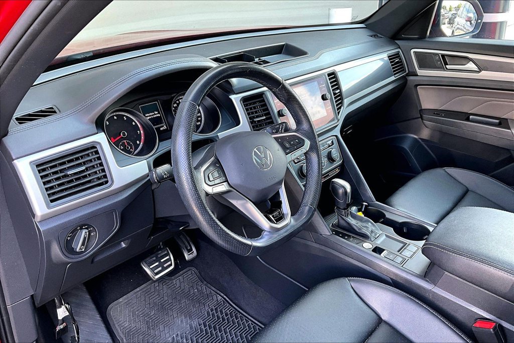 Used 2021 Volkswagen Atlas Cross Sport SE w/ Panoramic Sunroof Package FWD image 15
