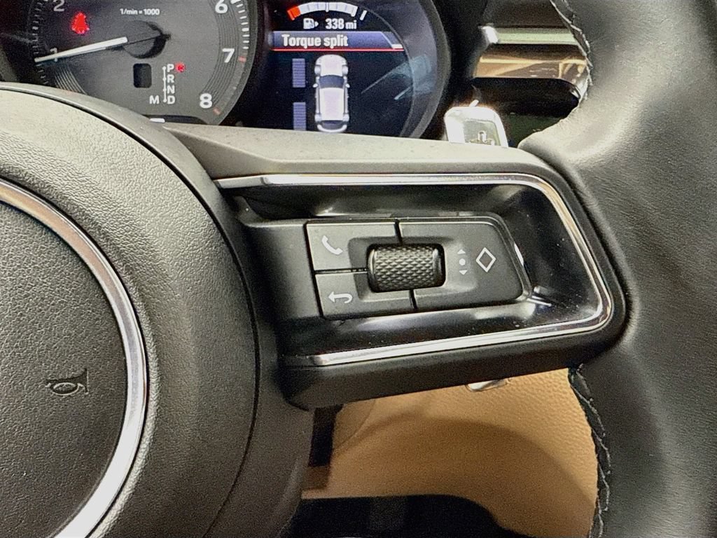 Certified 2025 Porsche Macan AWD/4WD image 14