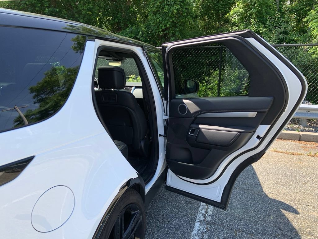 Certified 2025 Land Rover Discovery Dynamic SE AWD/4WD image 16