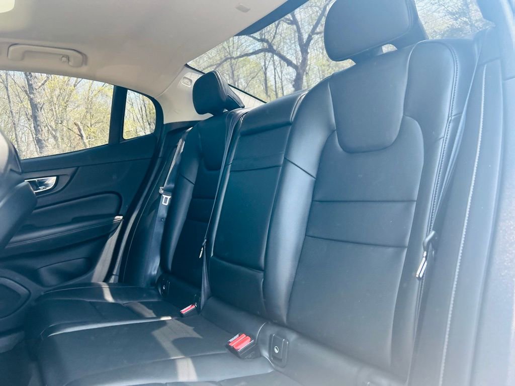 Used 2020 Volvo S60 T5 Momentum image 35