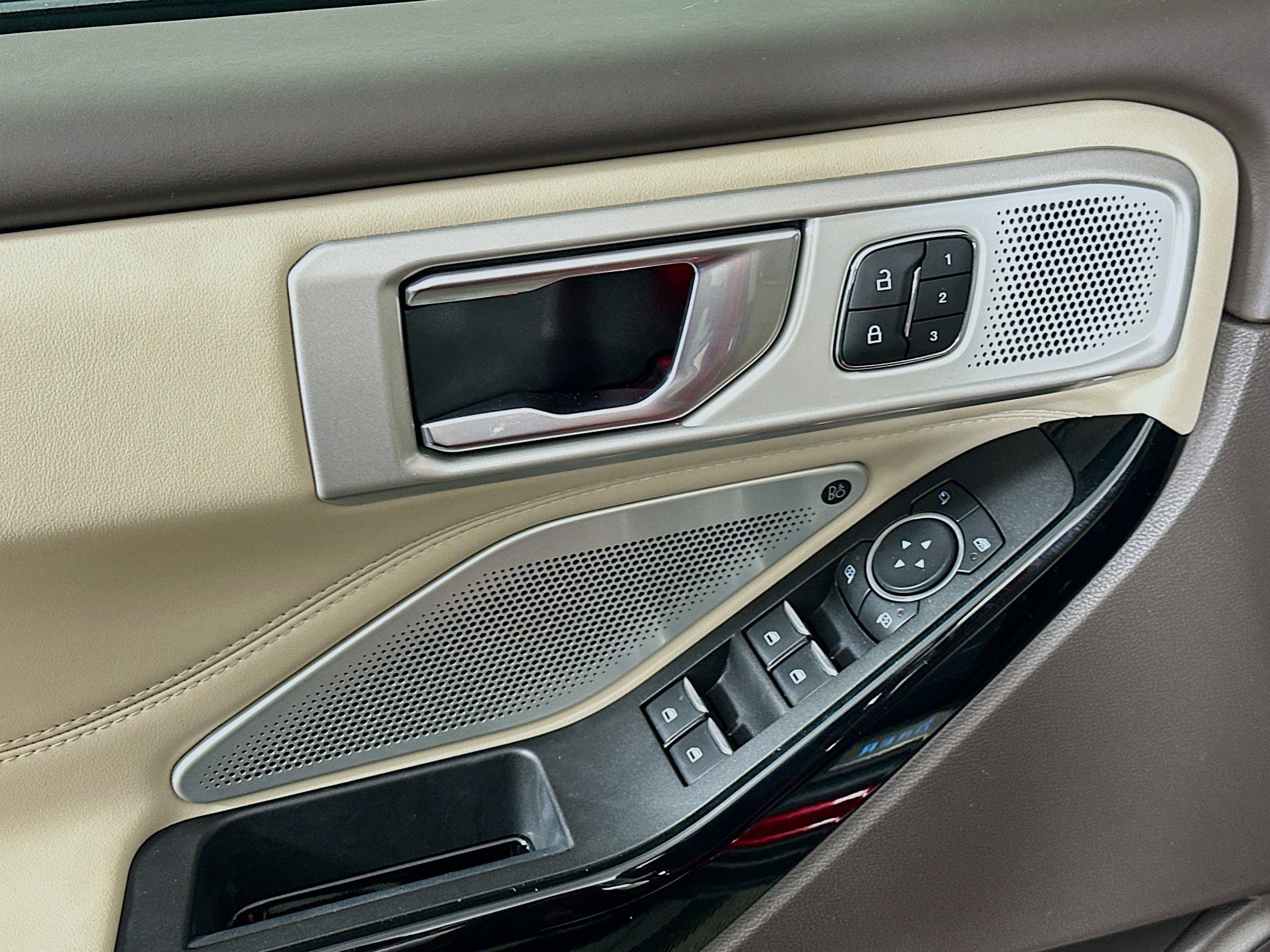 Used 2022 Ford Explorer Platinum w/ Equipment Group 601A image 15