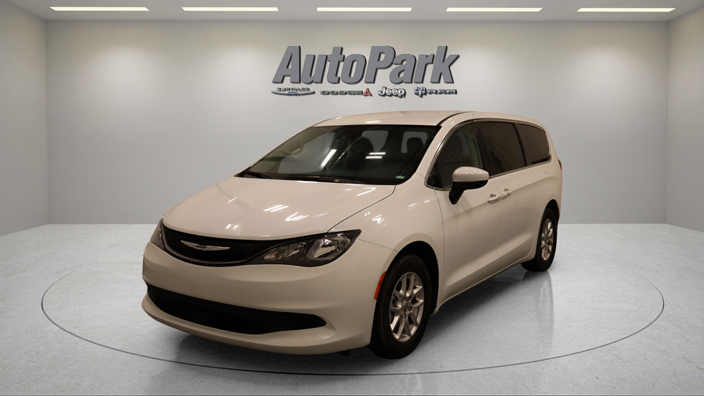 Certified 2023 Chrysler Voyager LX FWD image 6