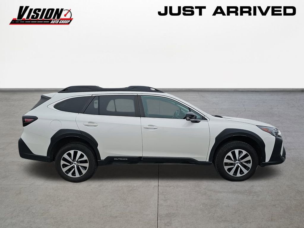 Used 2023 Subaru Outback Premium image 4
