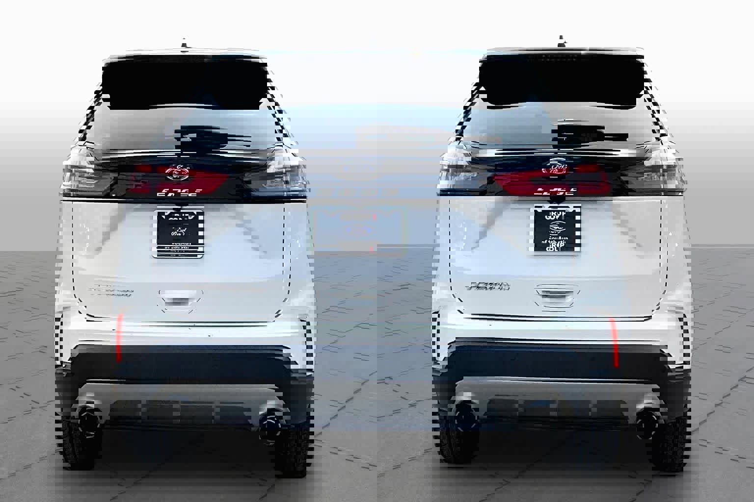 Used 2021 Ford Edge Titanium FWD image 5