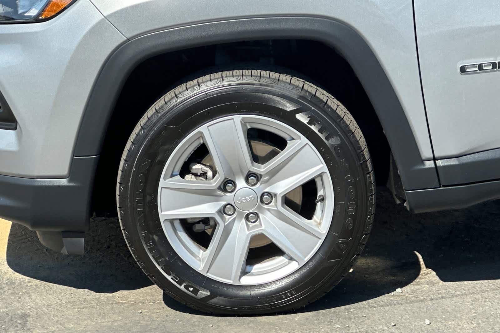 Used 2022 Jeep Compass Latitude AWD/4WD image 32