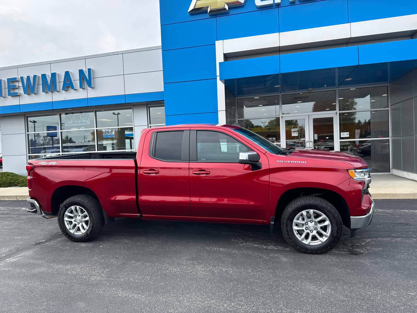 Used 2022 Chevrolet Silverado 1500 LT w/ Protection Package image 2