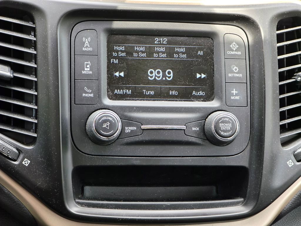 Used 2017 Jeep Cherokee Sport AWD/4WD image 9