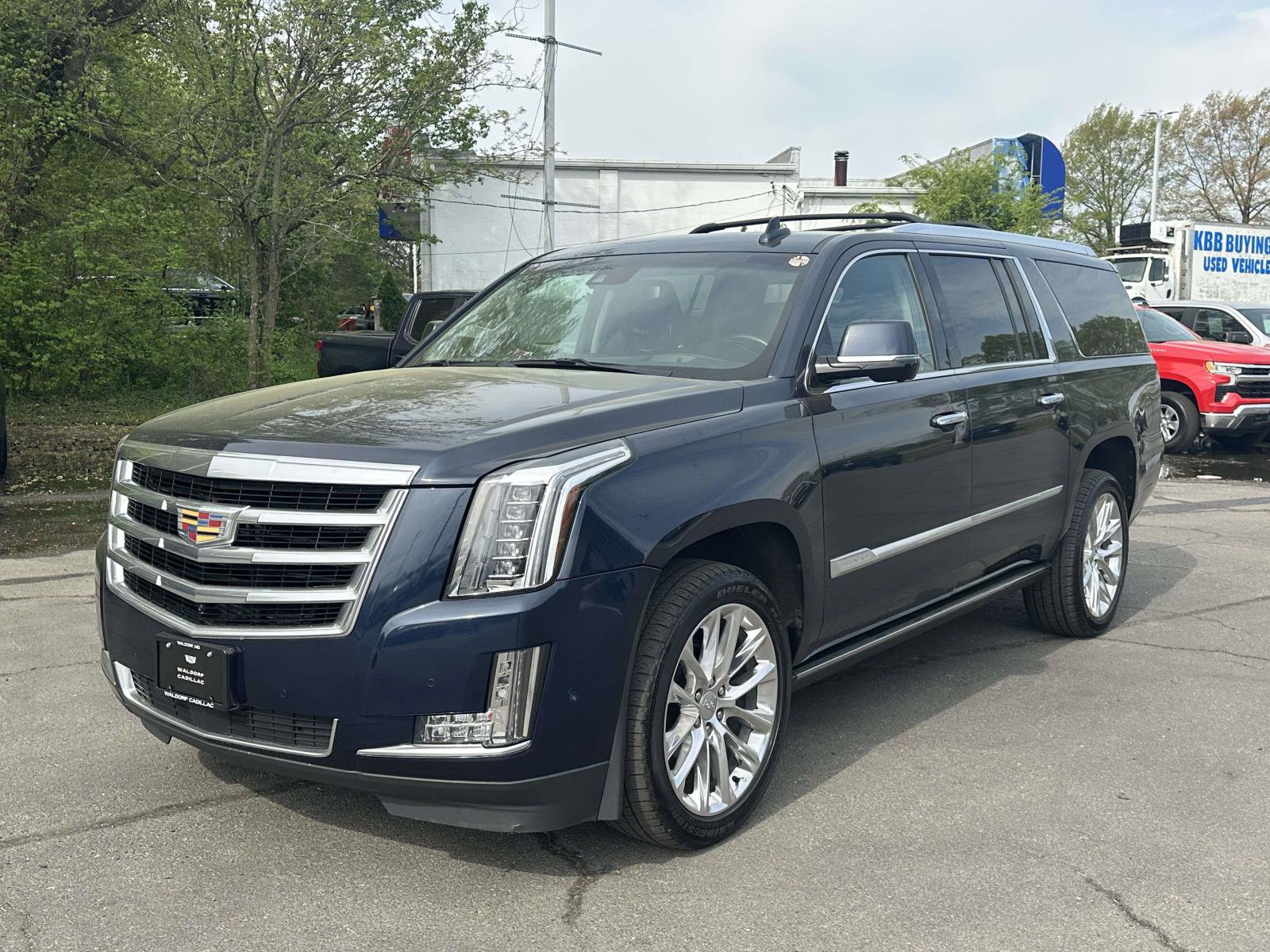 Used 2020 Cadillac Escalade ESV Premium Luxury image 3