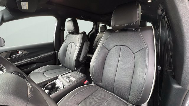 New 2027 Chrysler Pacifica Limited FWD image 14