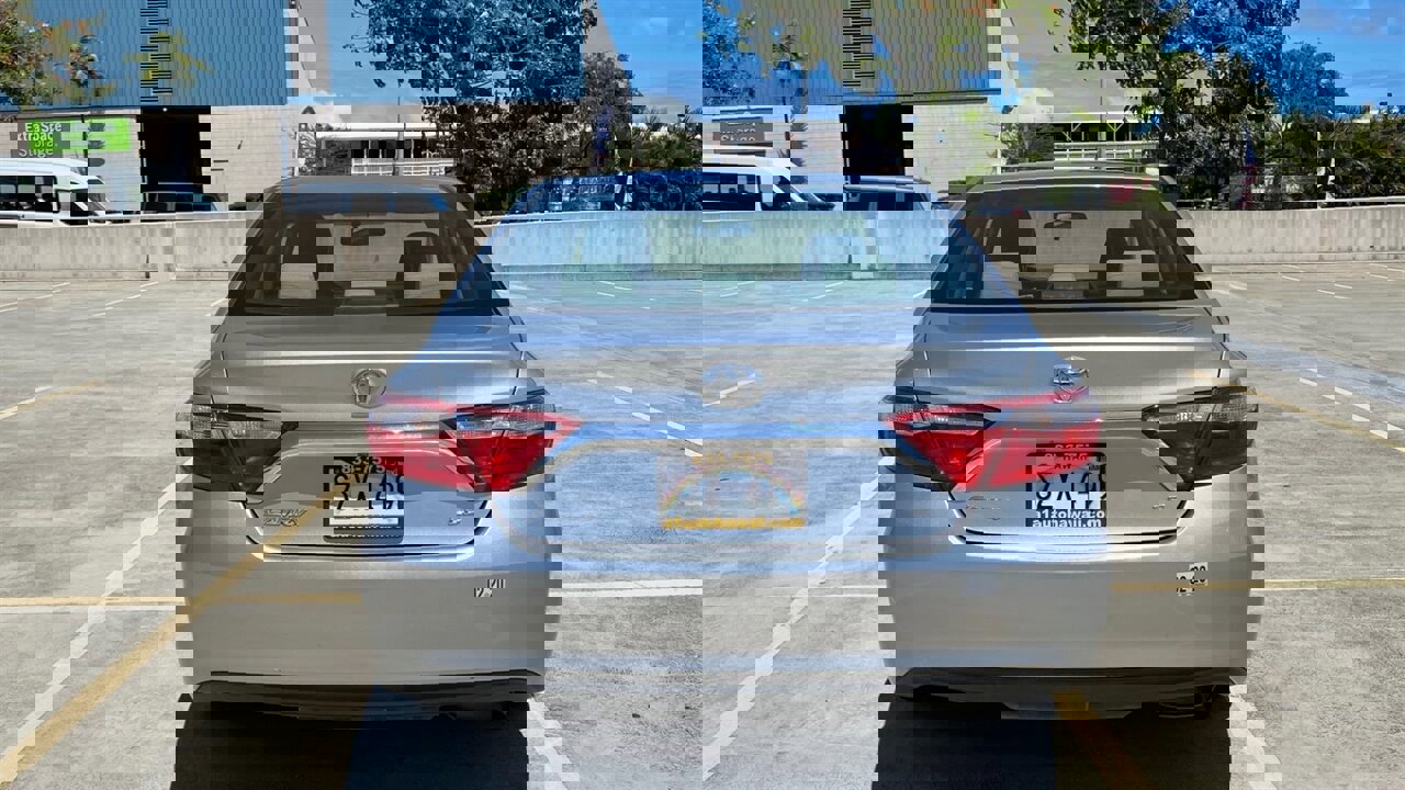 Used 2017 Toyota Camry LE image 5