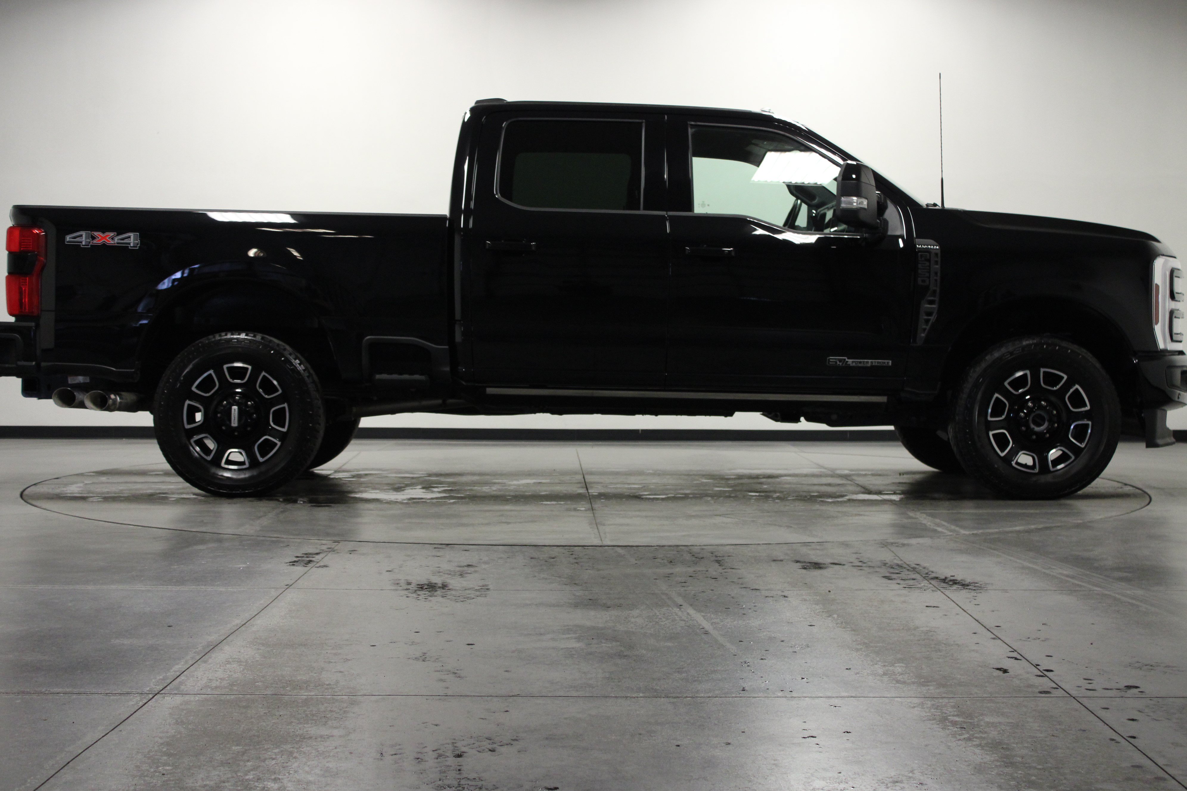 Used 2025 Ford F250 Platinum AWD/4WD image 3