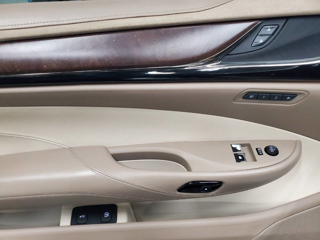 Used 2014 Cadillac ELR w/ Luxury Package image 10