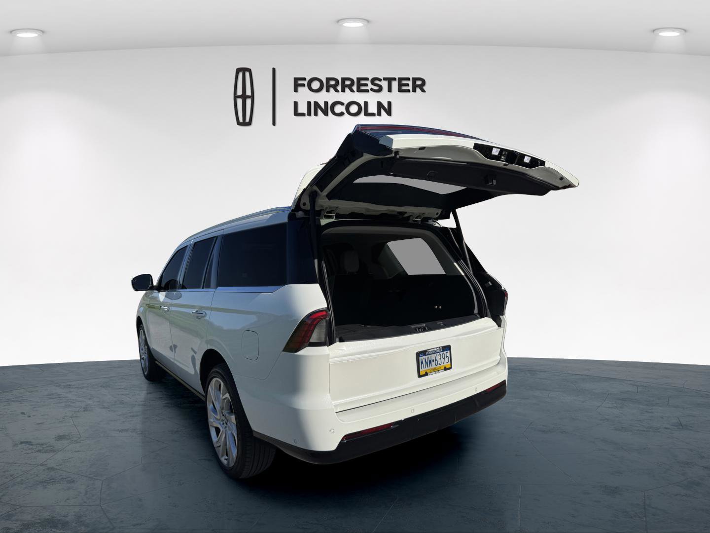 Used 2025 Lincoln Navigator Reserve AWD/4WD image 21