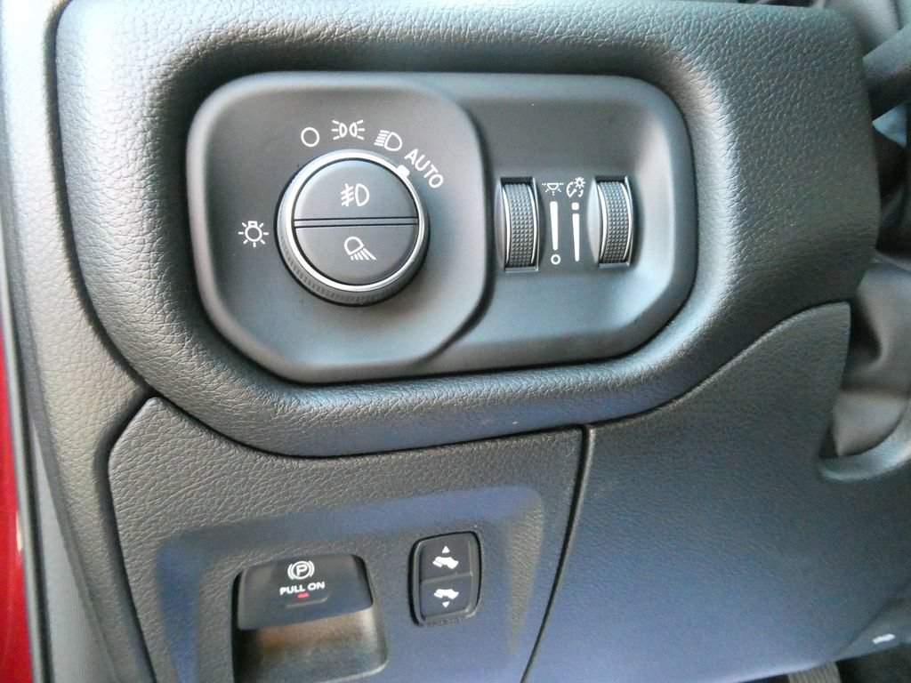 Used 2025 RAM 1500 Laramie w/ Sport Appearance Package AWD/4WD image 27