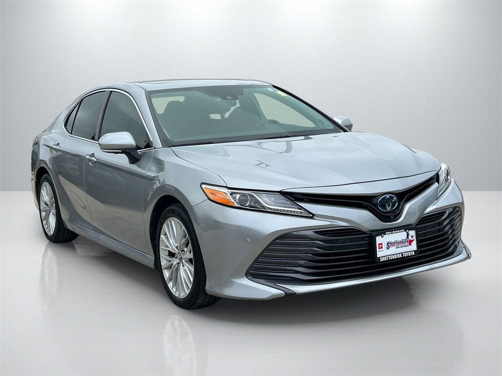Used 2019 Toyota Camry LE image 3