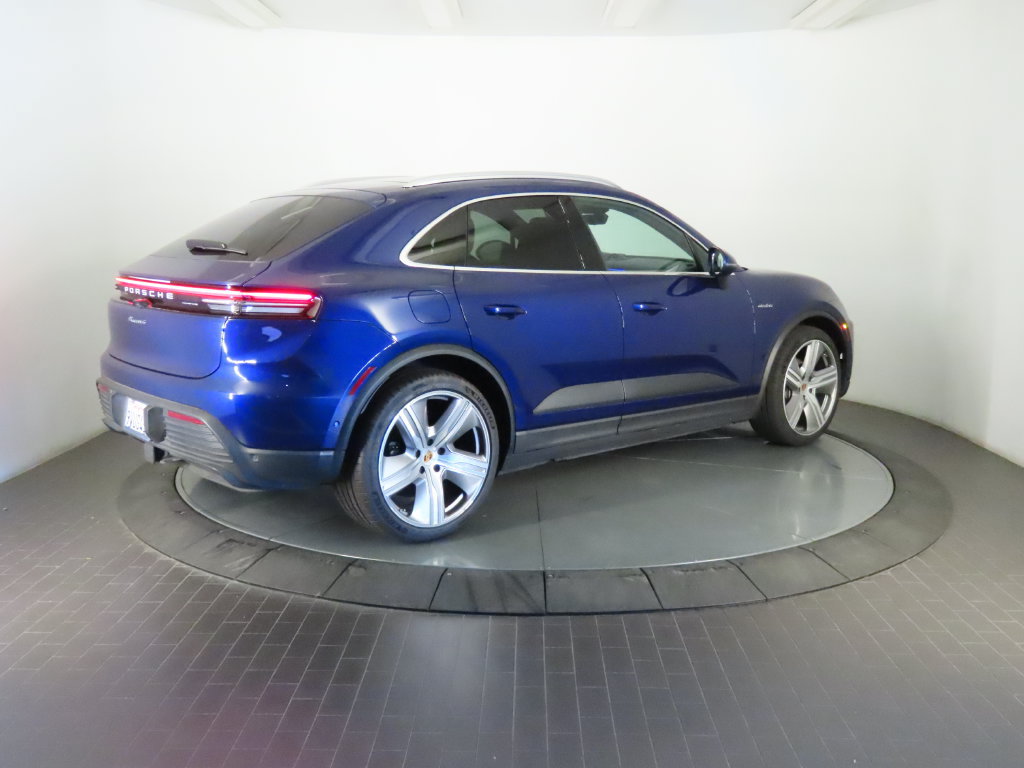 Certified 2024 Porsche Macan 4 Electric AWD/4WD image 7