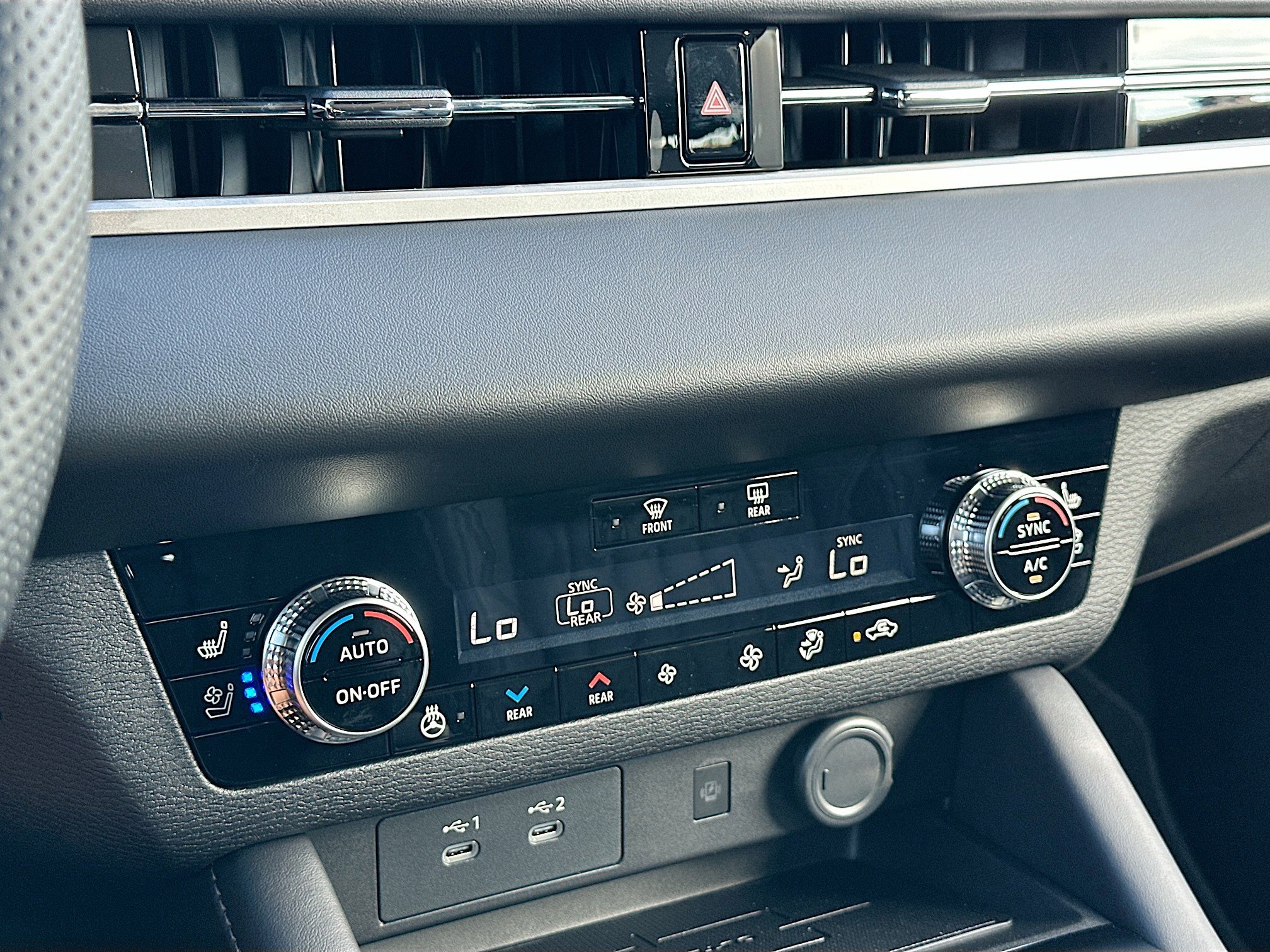 New 2026 Mitsubishi Outlander SEL image 11