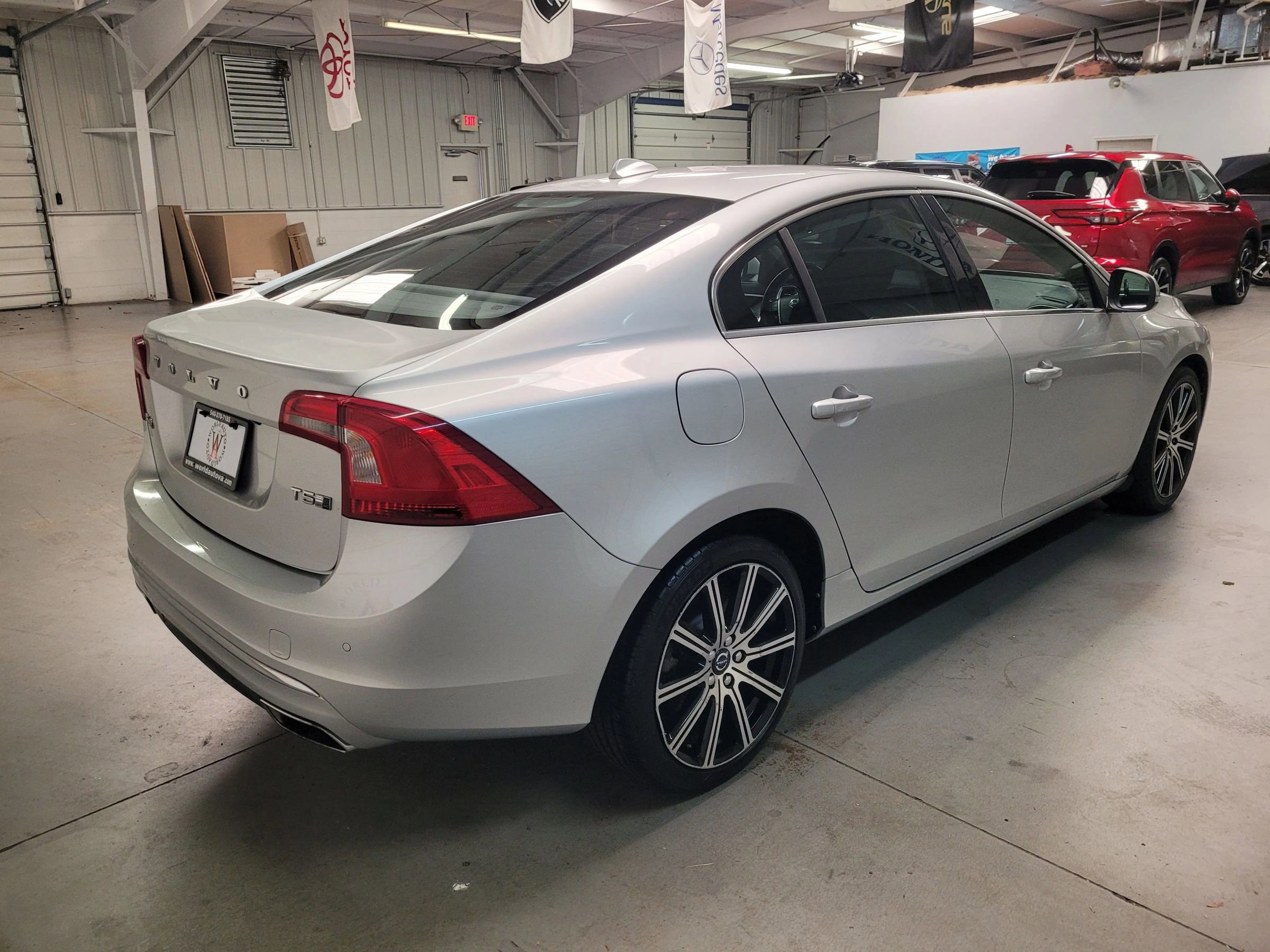 Used 2016 Volvo S60 T5 Inscription Platinum image 8