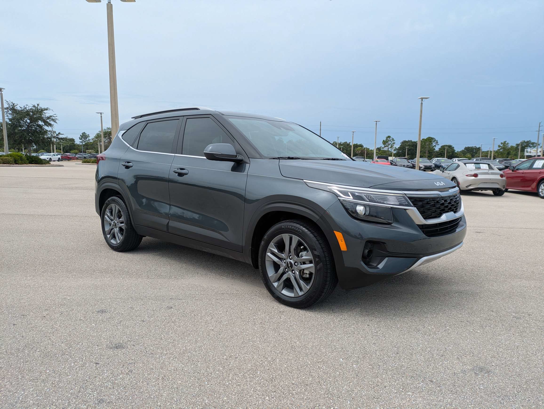 Certified 2023 Kia Seltos S FWD image 2