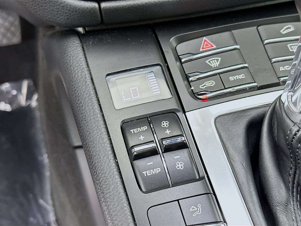 Certified 2021 Porsche Macan S AWD/4WD image 18