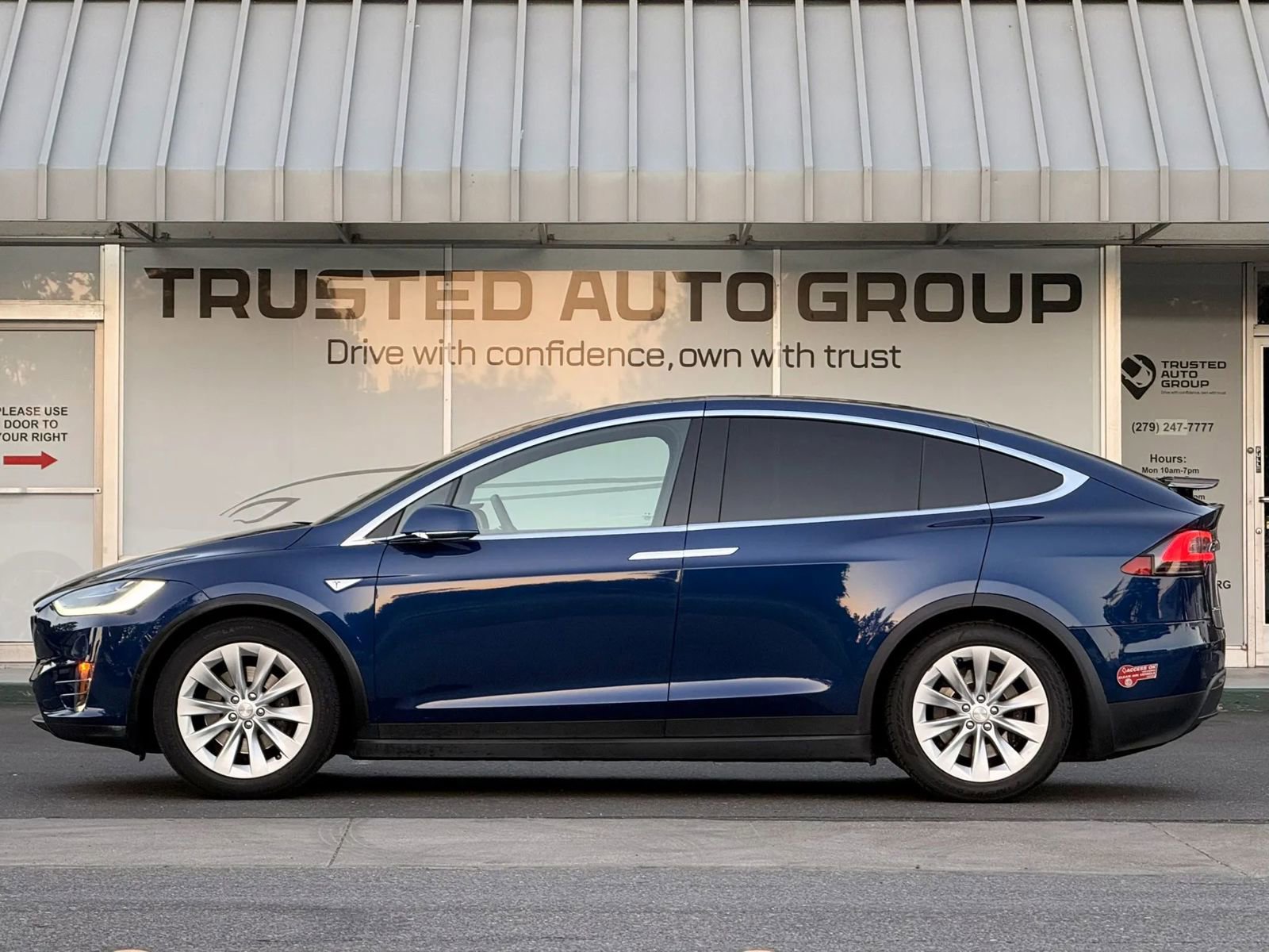 Used 2016 Tesla Model X 75D AWD/4WD image 5