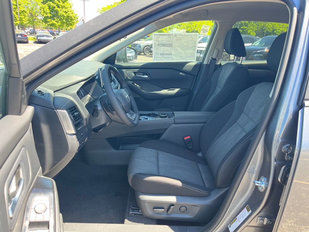 New 2026 Nissan Rogue SV AWD/4WD image 13