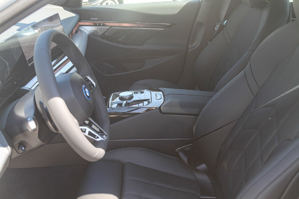 New 2027 BMW i5 eDrive40 w/ M Sport Package RWD image 13