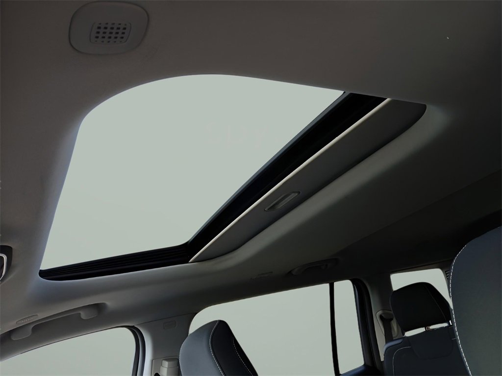 Used 2023 Jeep Grand Cherokee L Laredo image 15