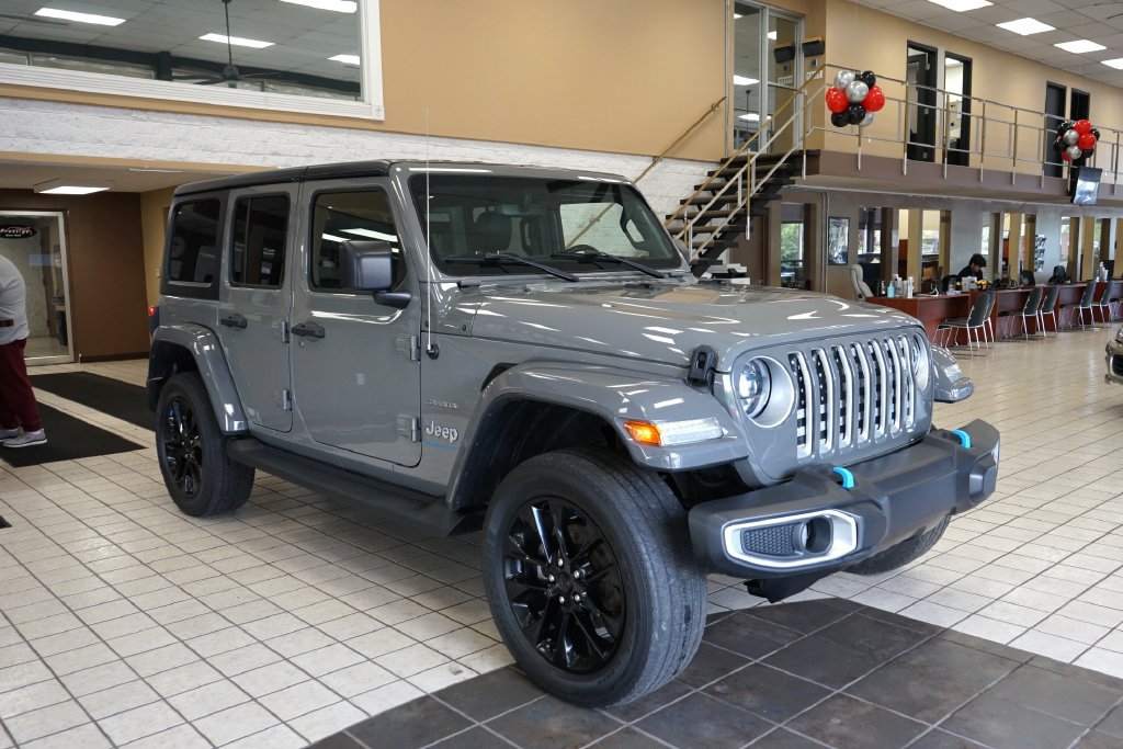 Used 2023 Jeep Wrangler Unlimited Sahara w/ Cold Weather Group AWD/4WD image 20