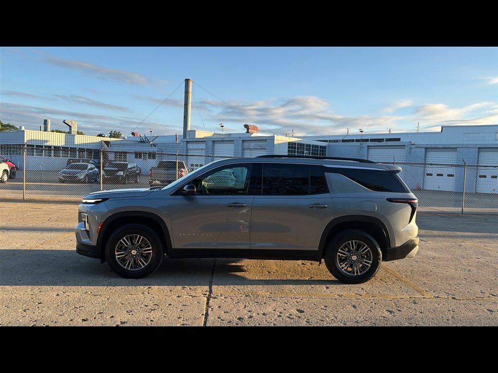 Used 2024 Chevrolet Traverse LT w/ LPO, Floor Liner Package AWD/4WD image 3