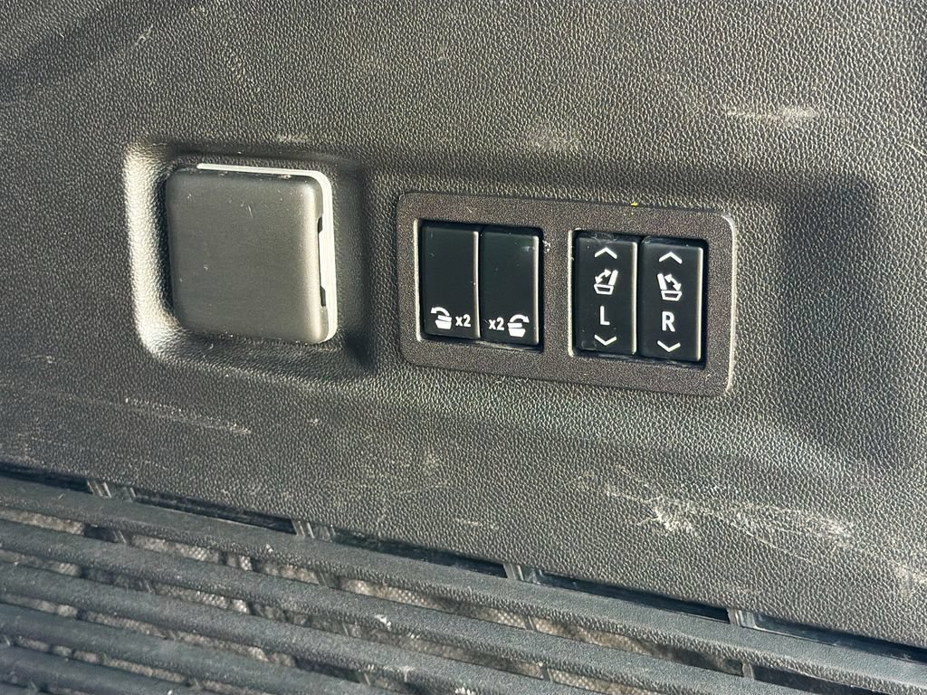 Used 2023 GMC Yukon Denali AWD/4WD image 14
