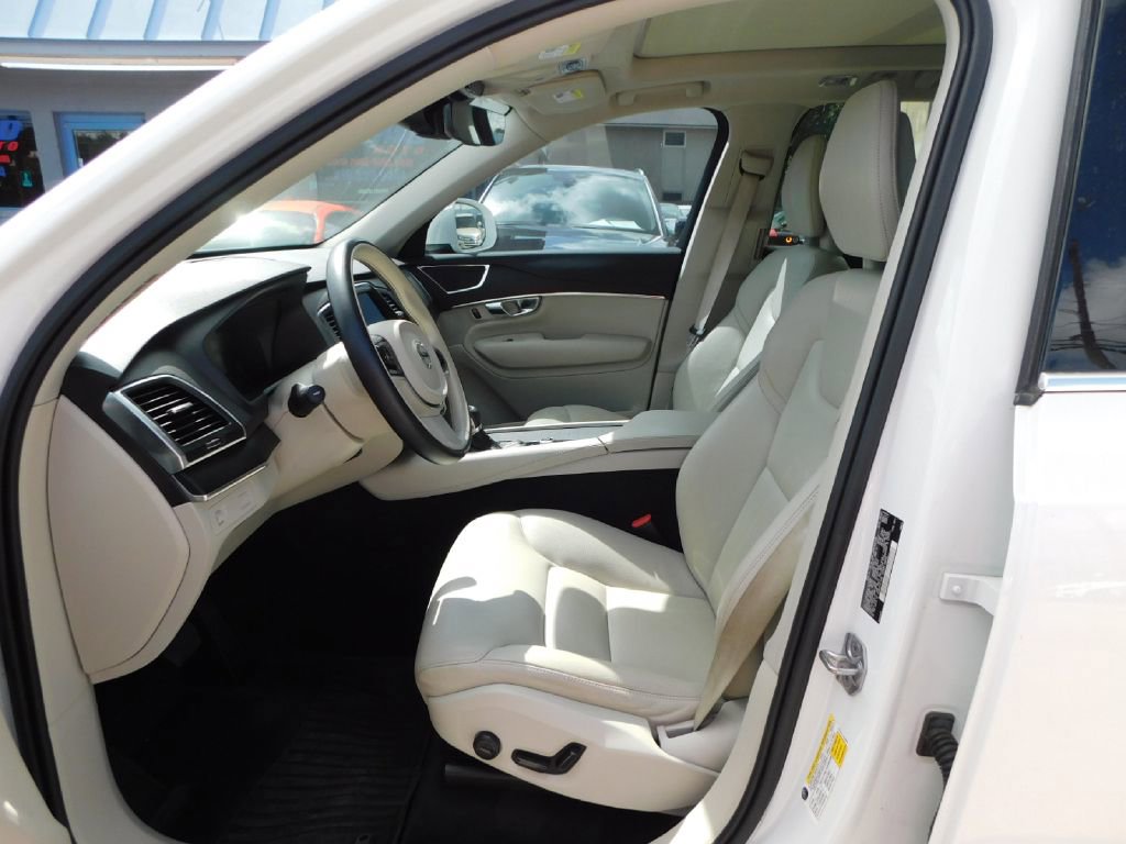 Used 2020 Volvo XC90 T5 Momentum w/ Protection Package Premier image 22