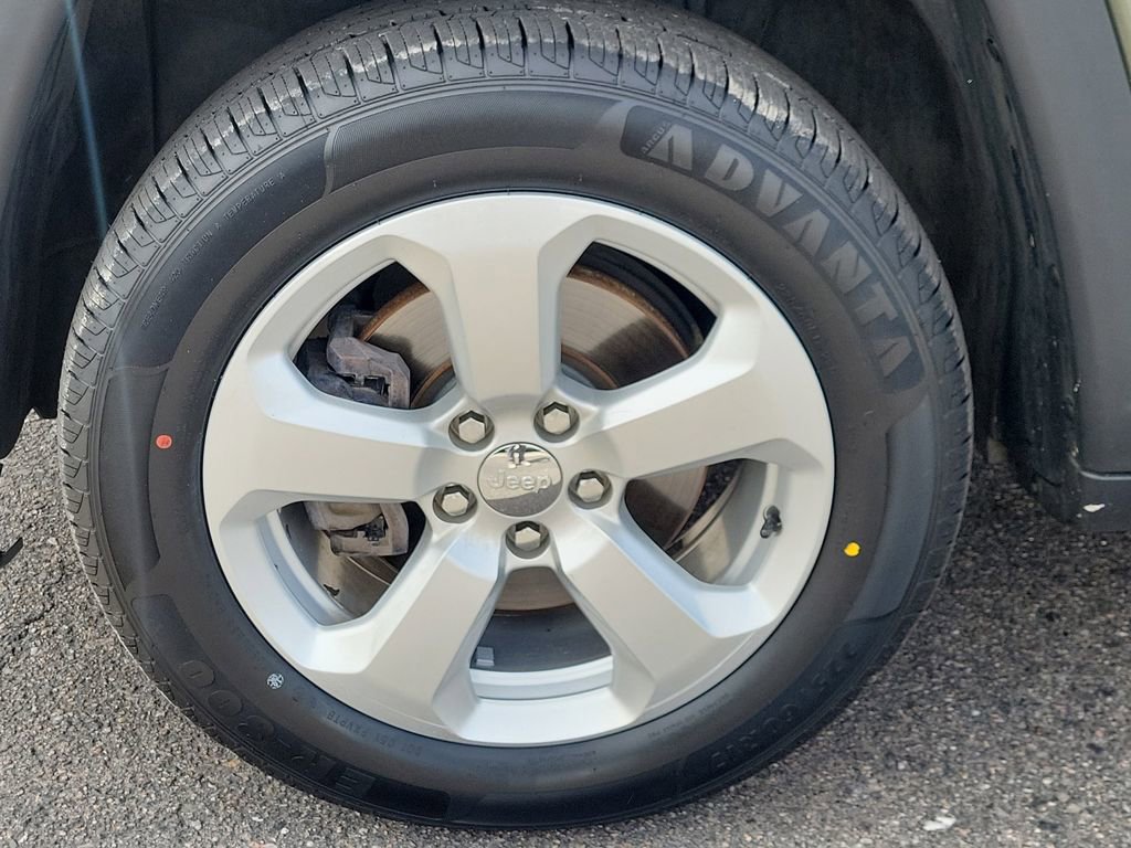 Used 2018 Jeep Compass Latitude w/ Cold Weather Group AWD/4WD image 16