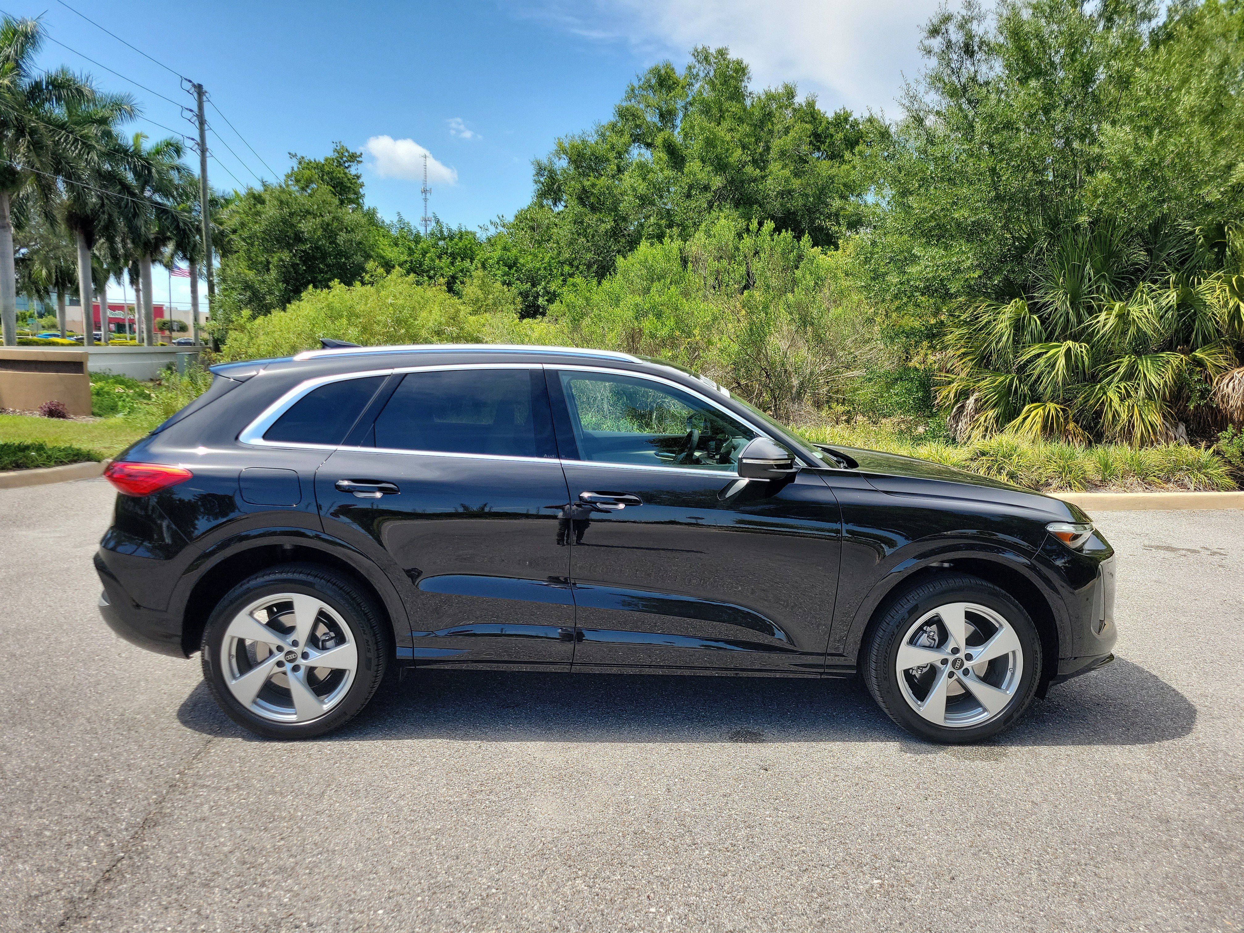 Certified 2025 Audi Q5 Premium w/ Premium Plus AWD/4WD image 3