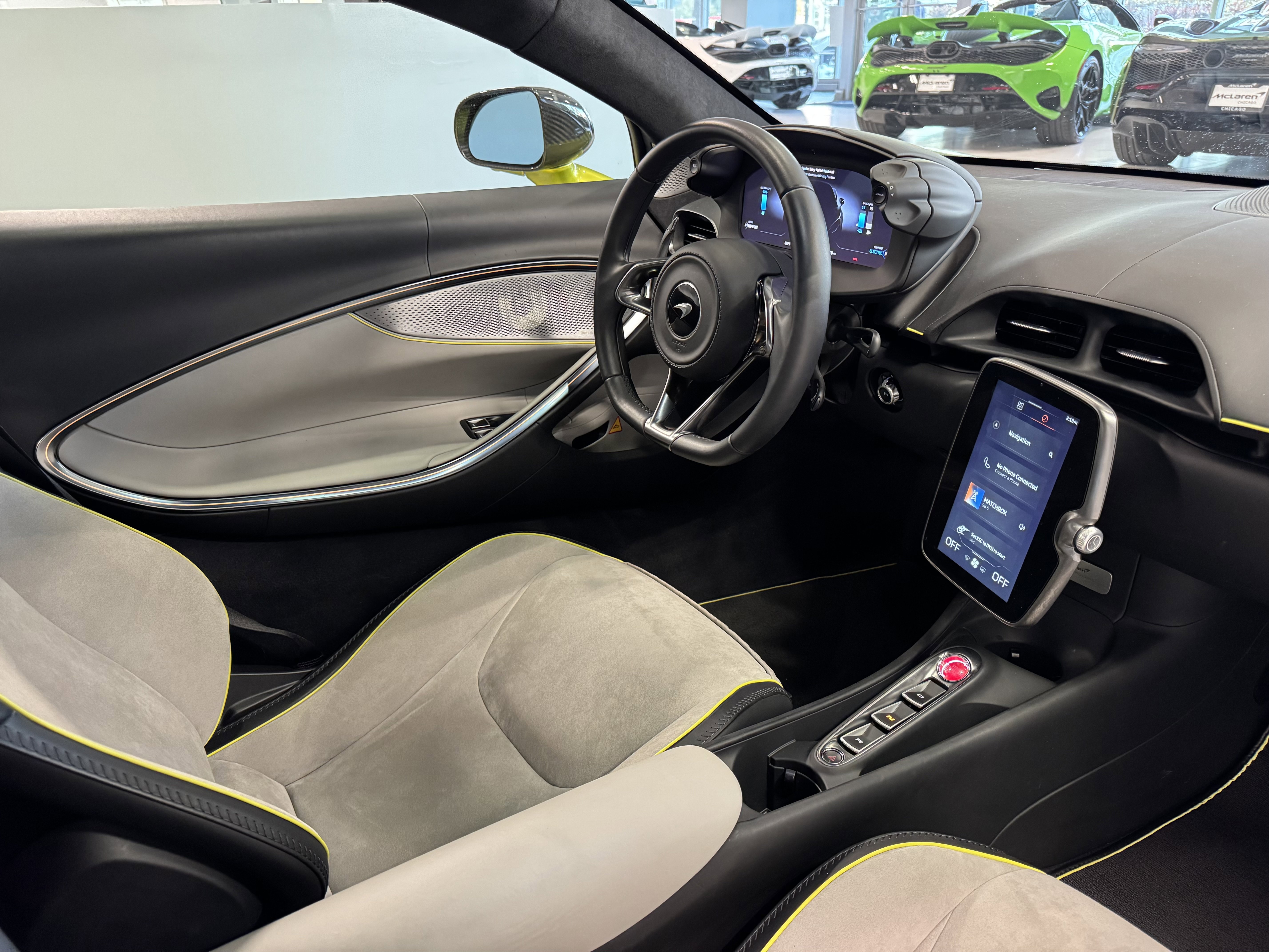 Used 2024 McLaren Artura image 18