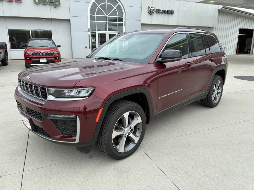 New 2026 Jeep Grand Cherokee Limited w/ Trailer Tow Package AWD/4WD image 4