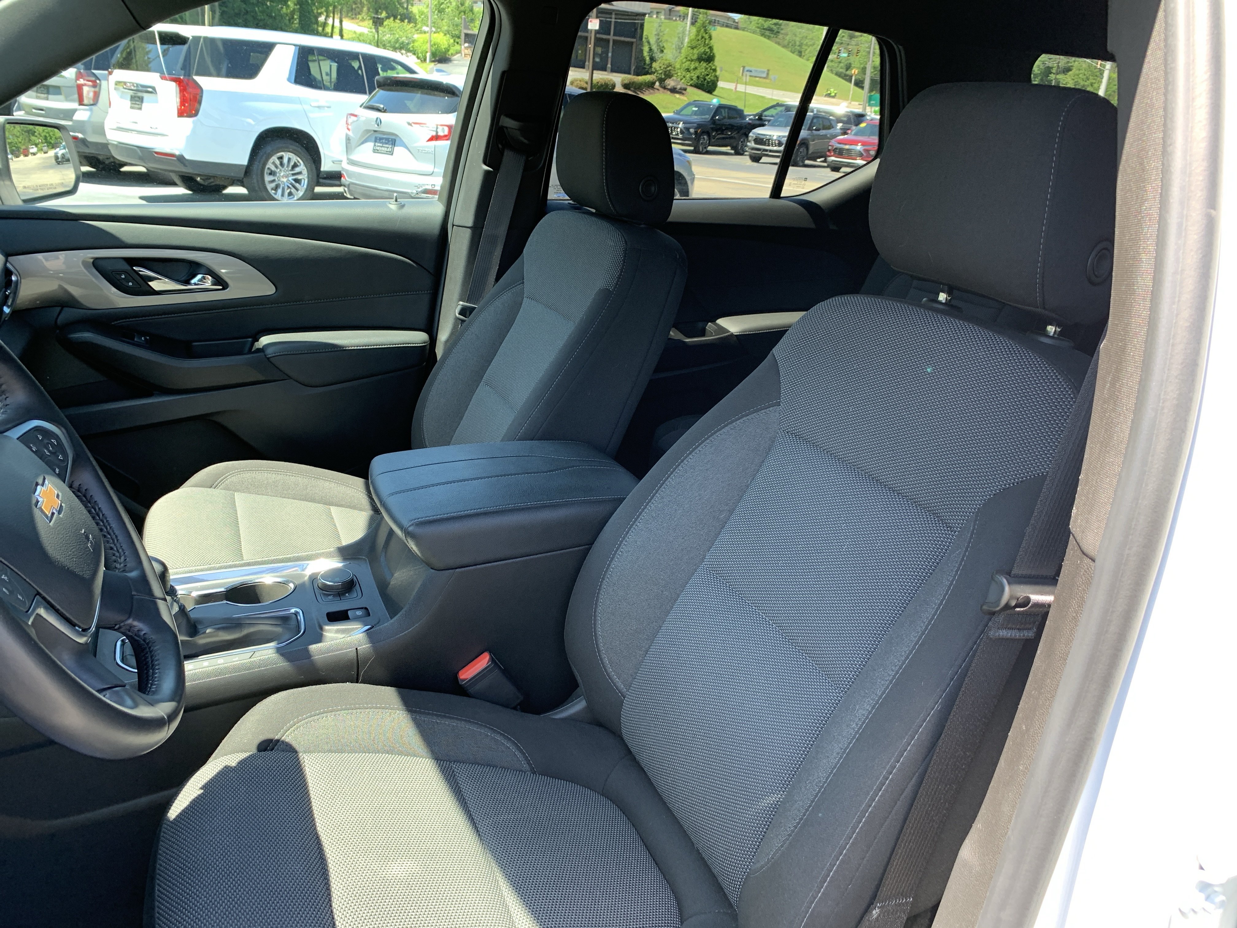 Used 2022 Chevrolet Traverse LT FWD image 19
