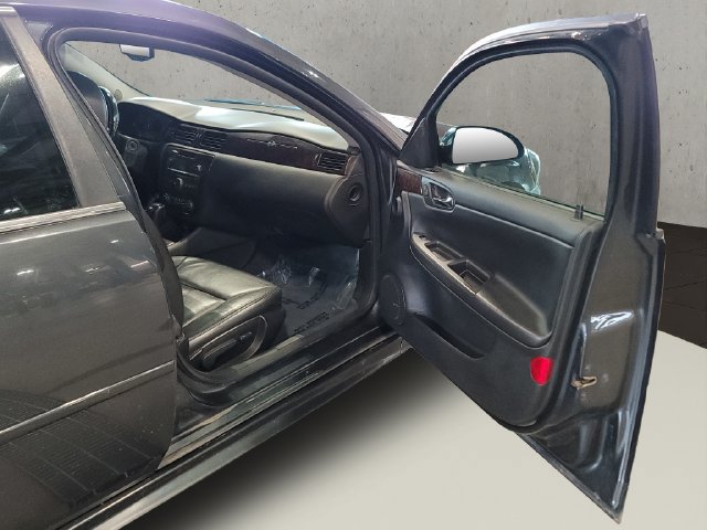 Used 2013 Chevrolet Impala LTZ FWD image 36