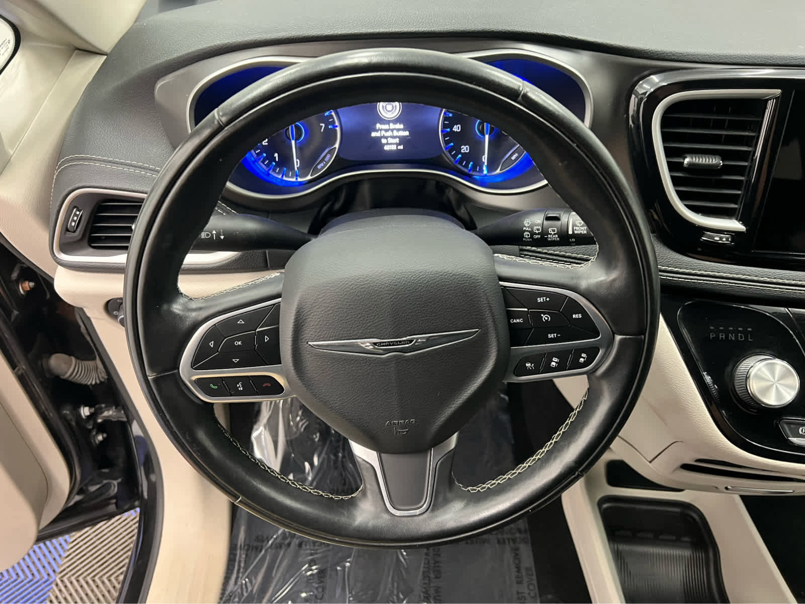Used 2022 Chrysler Pacifica Touring-L image 27