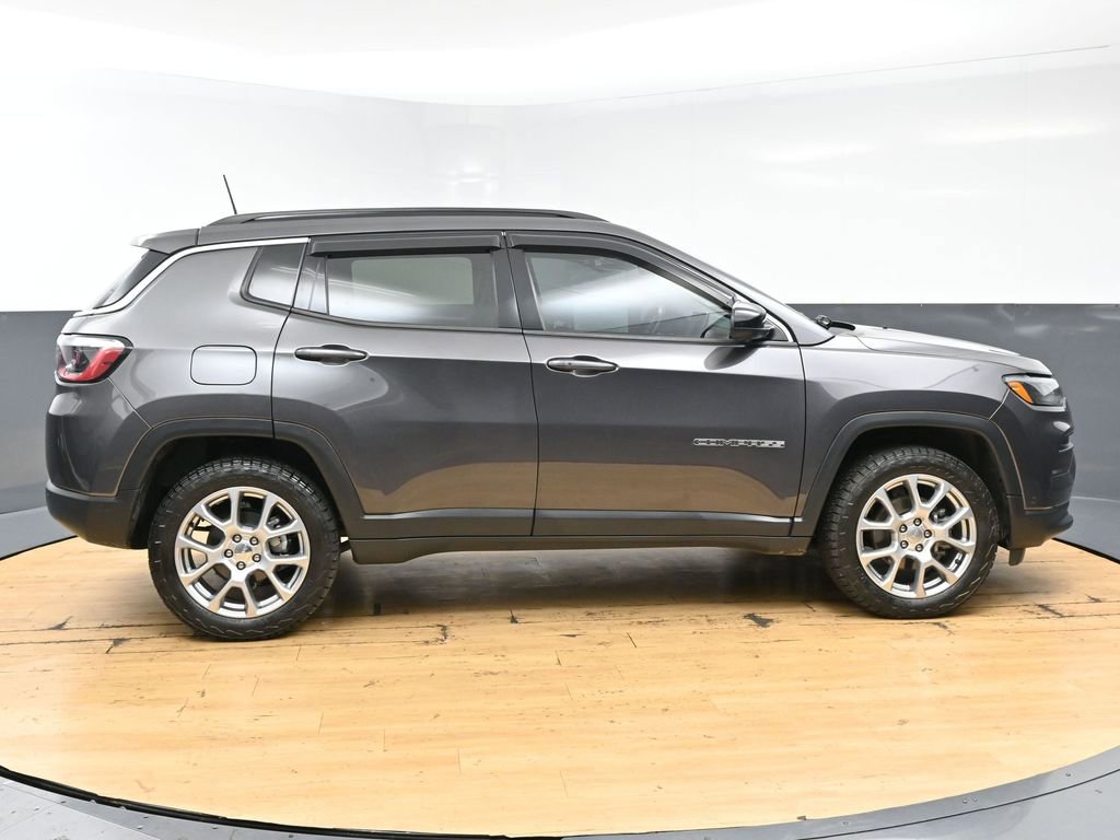 Used 2022 Jeep Compass Latitude AWD/4WD image 8