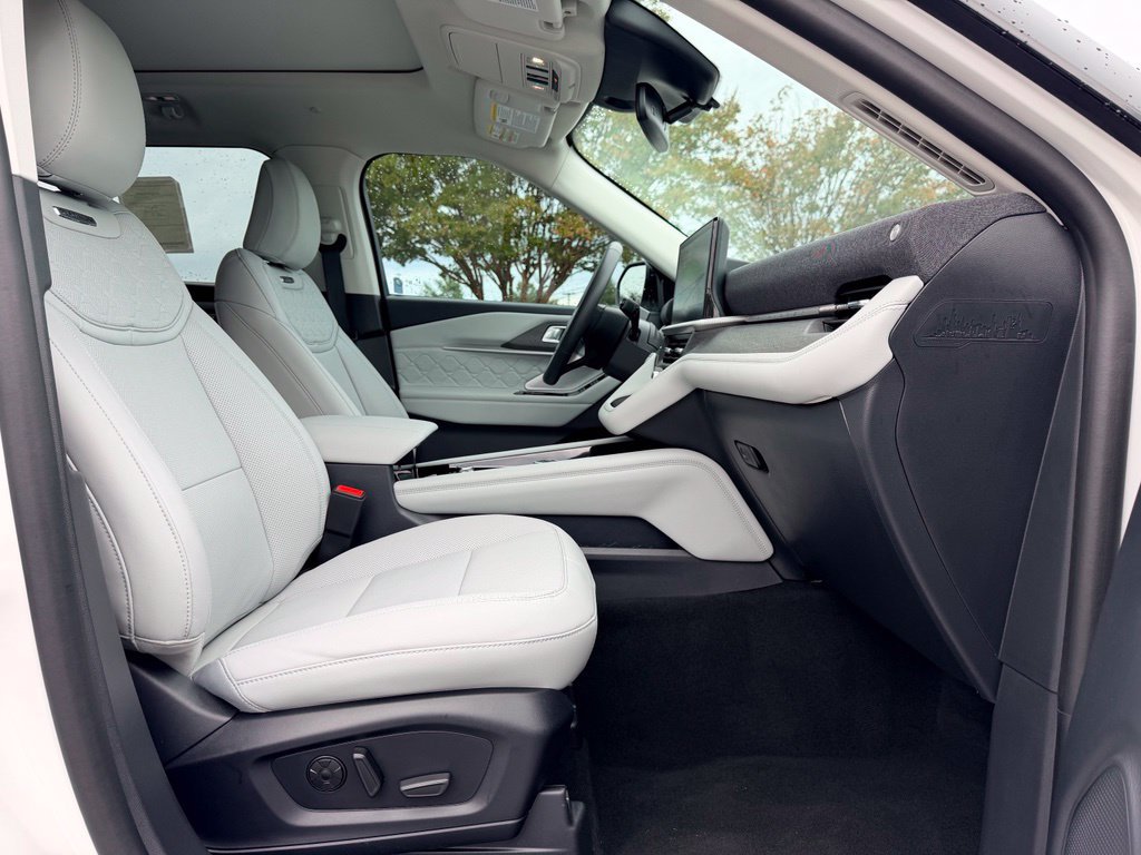 New 2026 Ford Explorer Platinum w/ LUX Leather Package AWD/4WD image 11