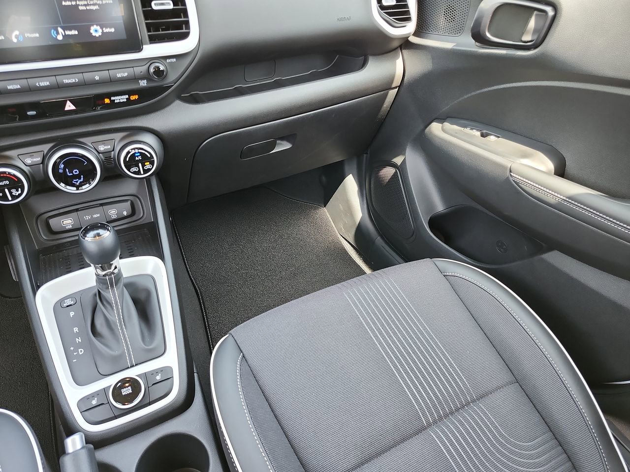 Certified 2026 Hyundai Venue SEL FWD image 32