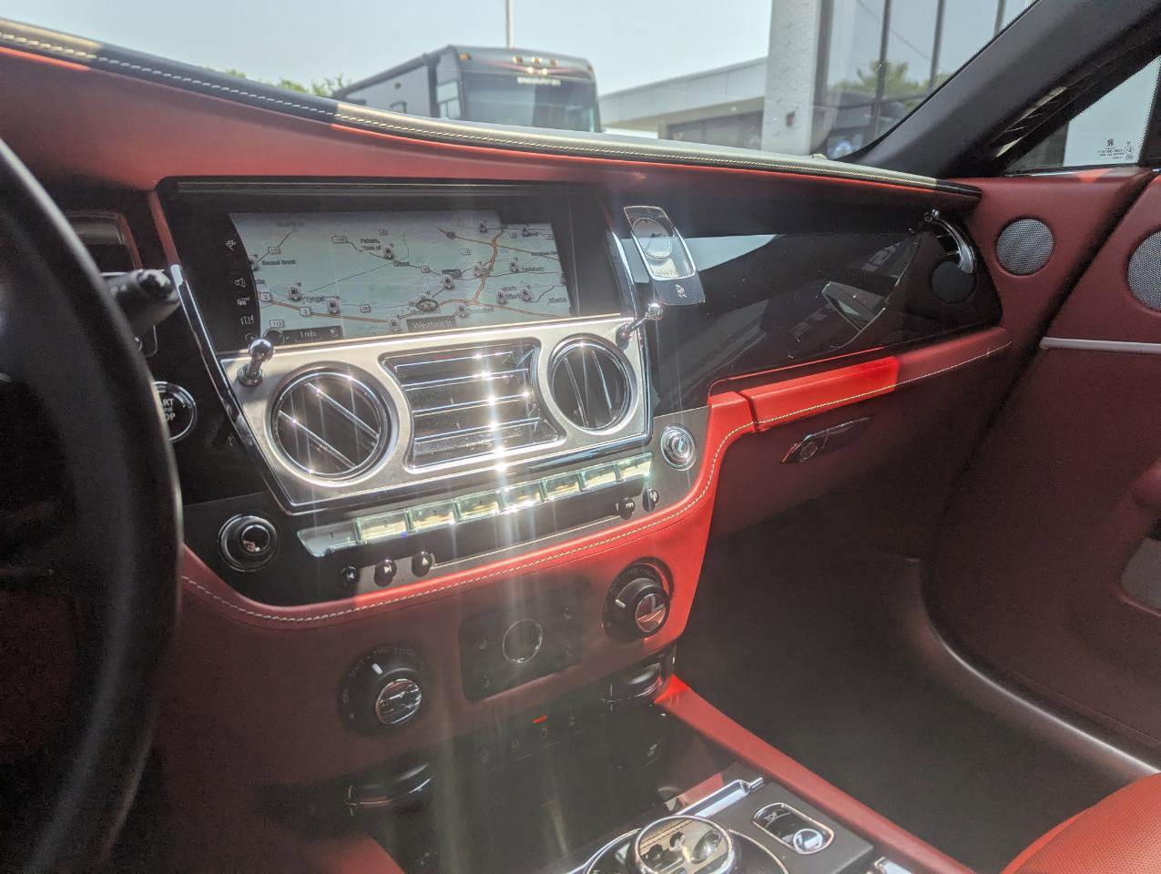 Used 2018 Rolls-Royce Dawn image 21