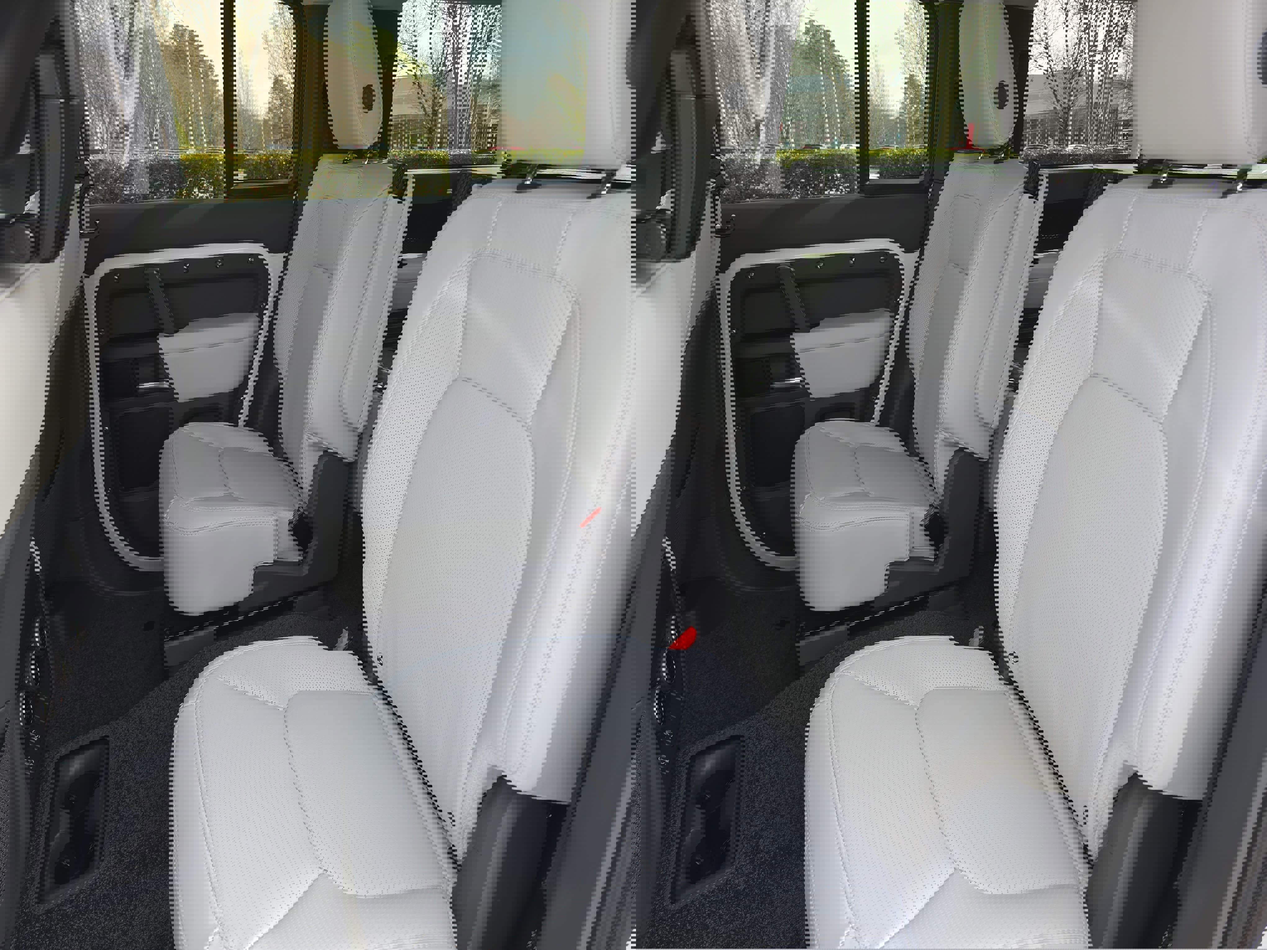 New 2026 Land Rover Defender 130 X-Dynamic SE image 14