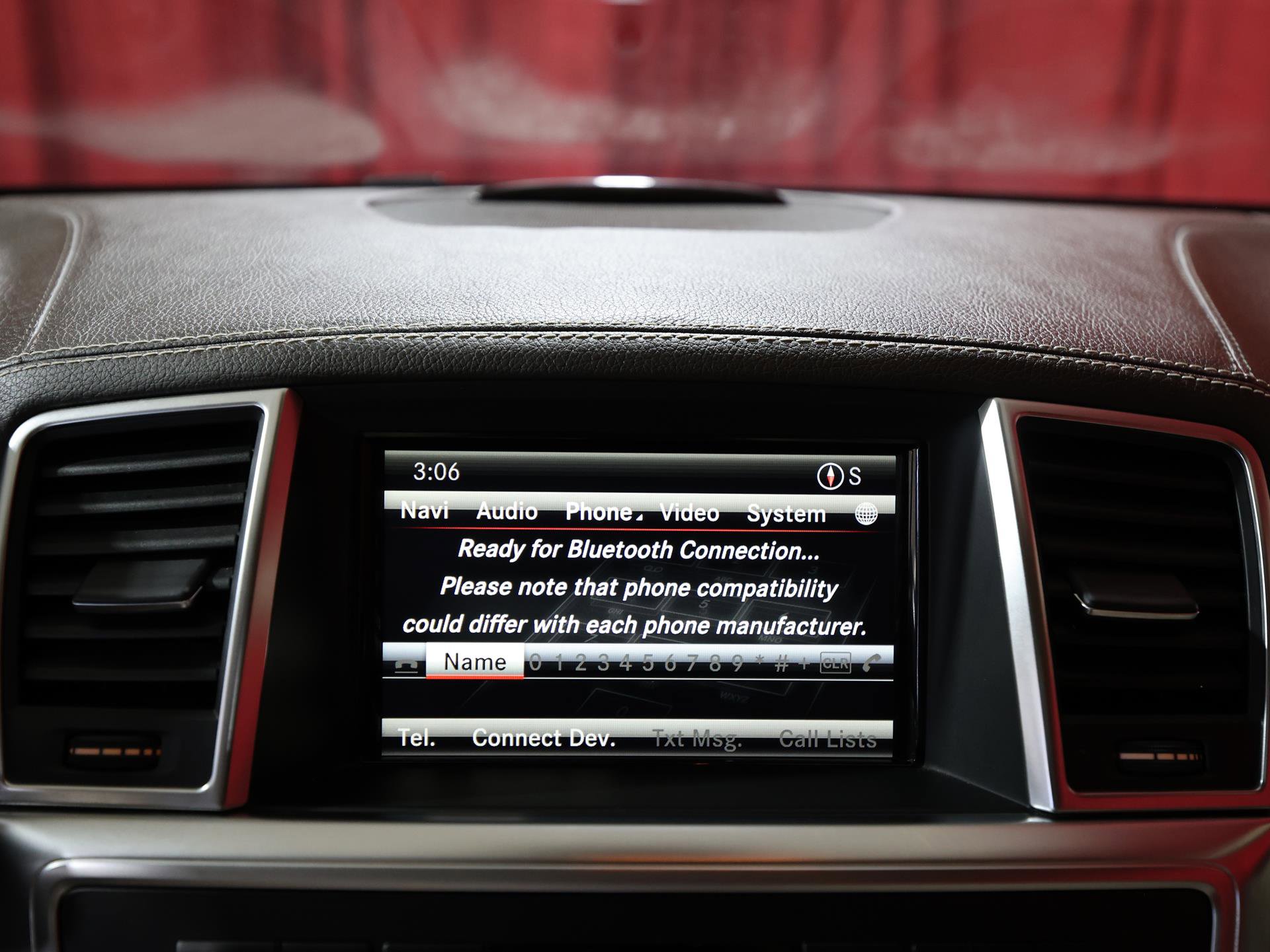 Used 2015 Mercedes-Benz GL 550 4MATIC w/ Driver Assistance Package image 19