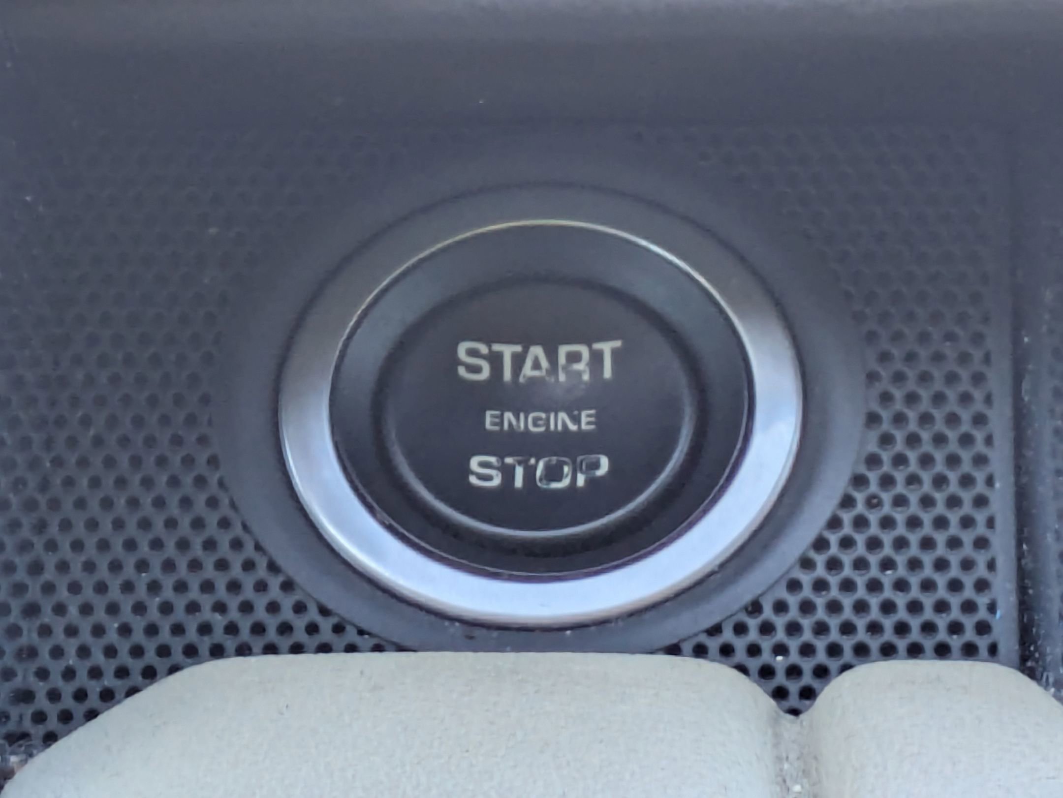 Used 2020 Land Rover Range Rover Sport HSE image 17