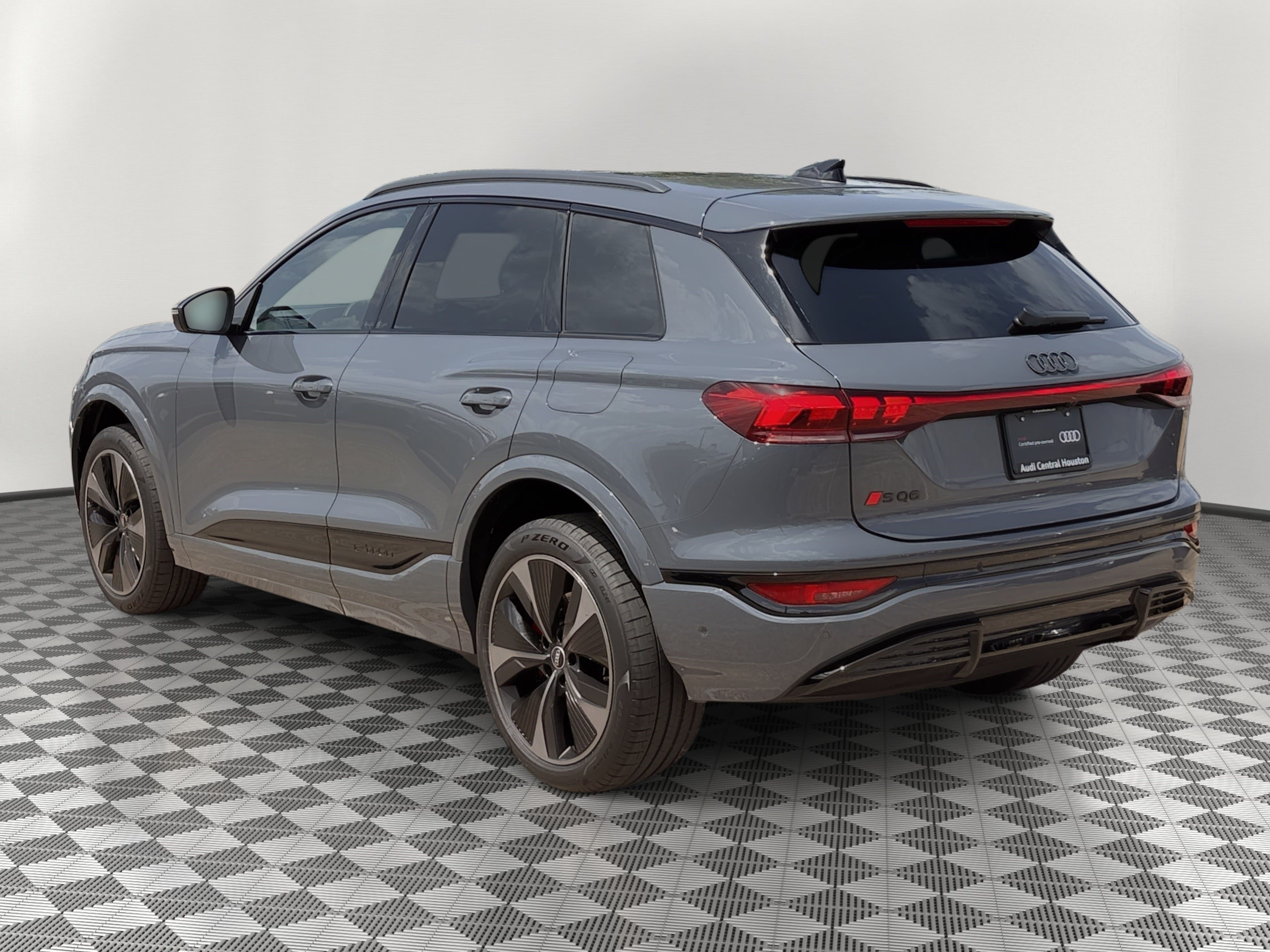 Certified 2025 Audi SQ6 e-tron Prestige w/ Black Edition One AWD/4WD image 3