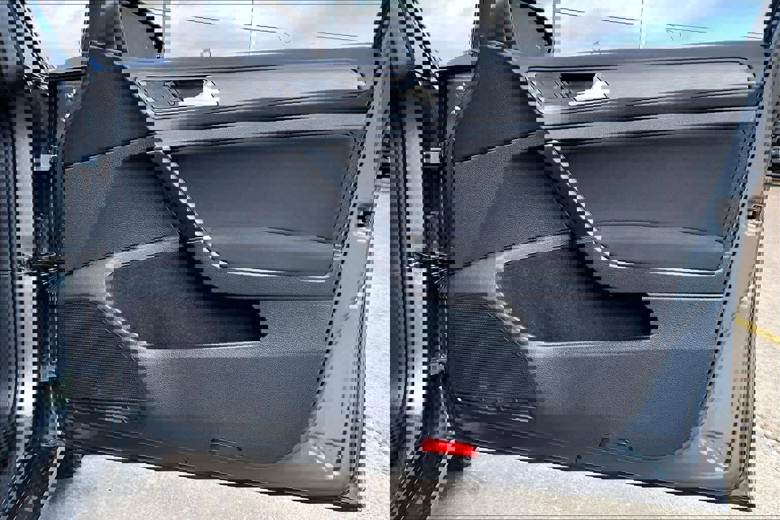 Used 2019 Volkswagen Golf S image 23